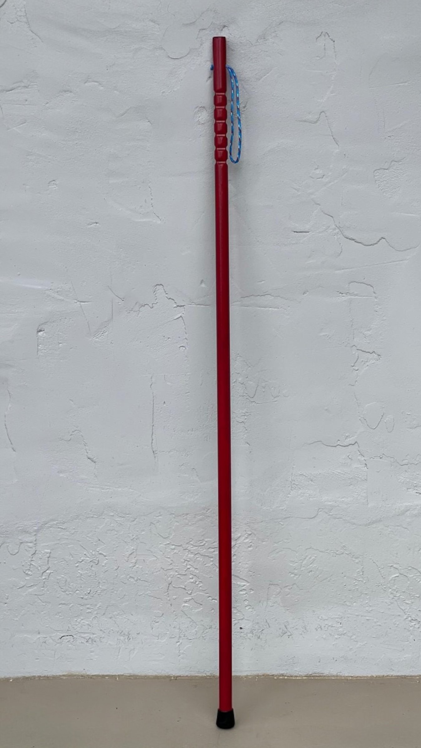 Sierra Tracker Hickory Red novo Sierra Tracker 52"/STA ST 003/Staff Hickory Round 1''/Red/Walking Staff - Image 1